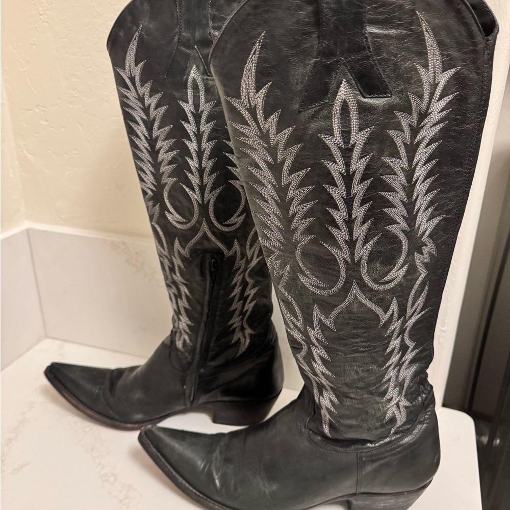 Old Gringo Black Embroidered Cowboy Boots - image 2
